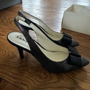 Anne Klein barely-been-worn pumps! Size 9.